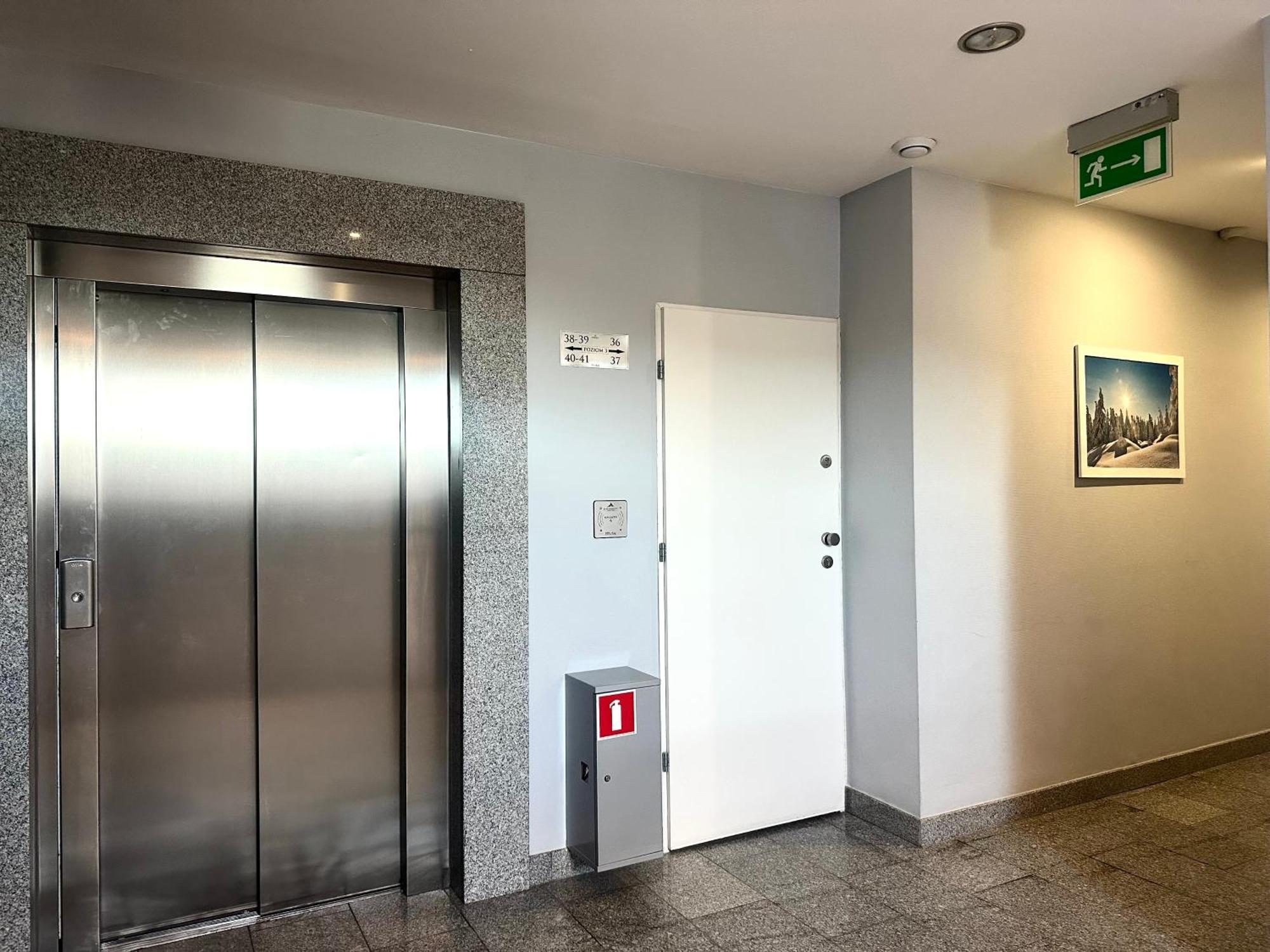 Stubai - Self Check-in 20h - Parking & Lift Apartment *