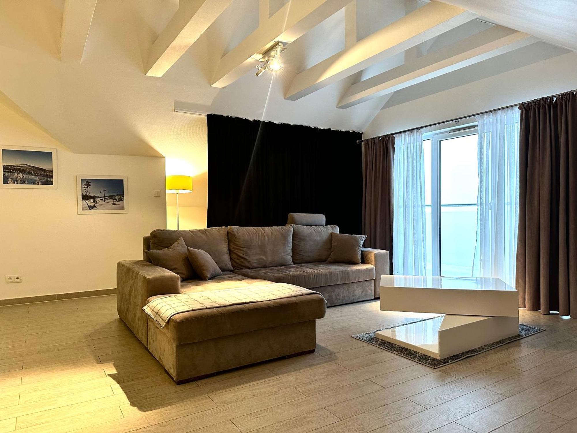 Stubai - Self Check-in 20h - Parking & Lift