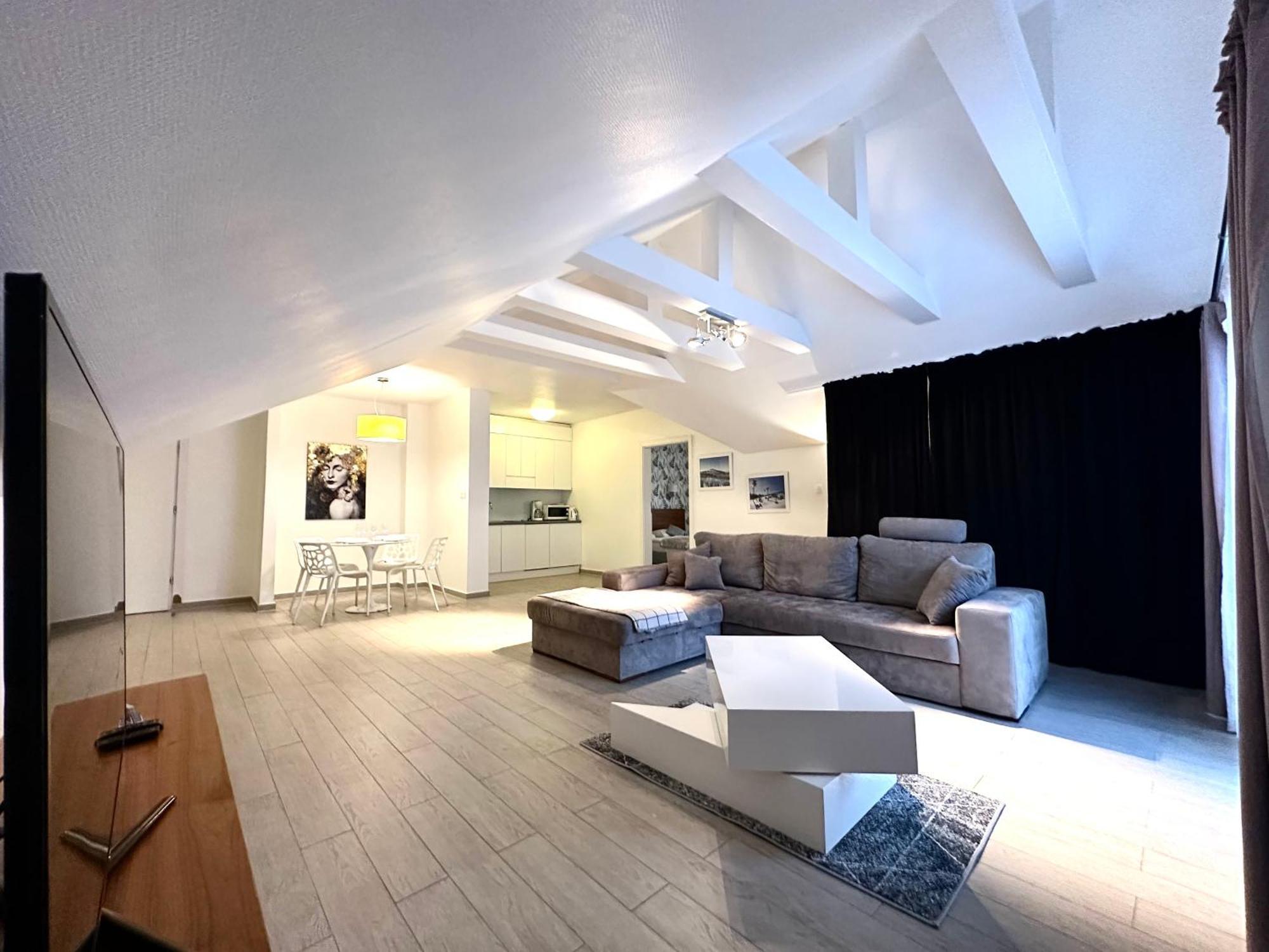 Stubai - Self Check-in 20h - Parking & Lift Apartment